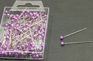 CAJA 150 ALFILERES CABEZA PERLA VIOLETA